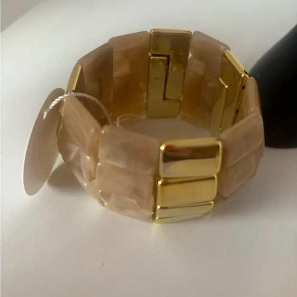 Color block acrylic bangle. - Picture 4 of 7